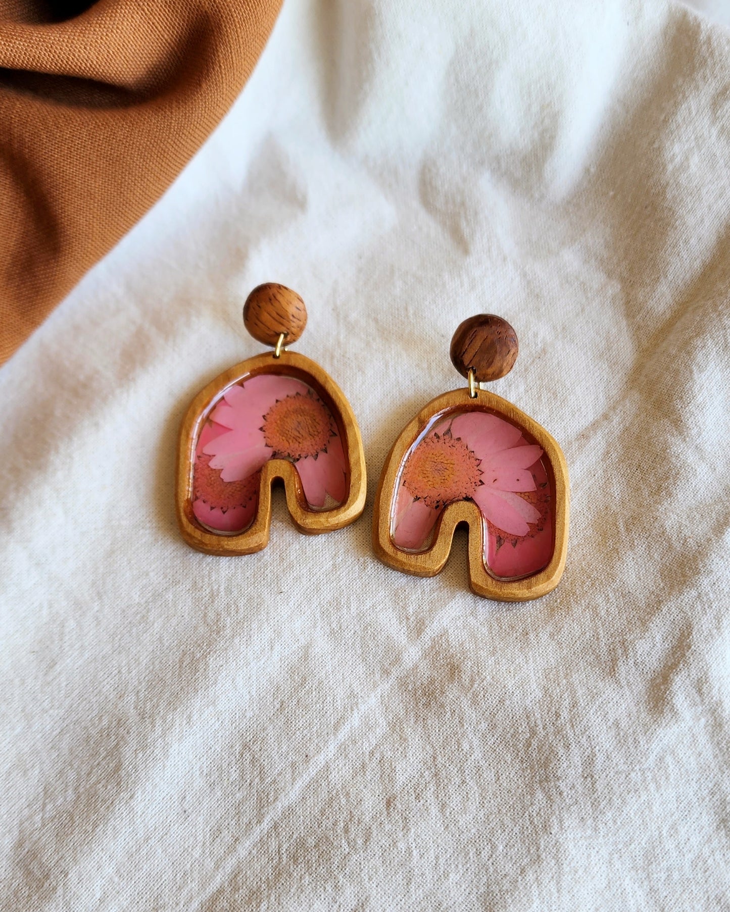 Daisy Arches - Spring